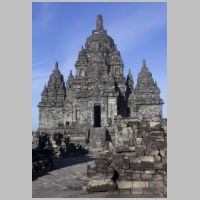 Indonesia, Sewu buddhist temple within Prambanan archaeological park connected with local Loro Jonggrang legend, photo Crisco 1492, Weikipedia.jpg